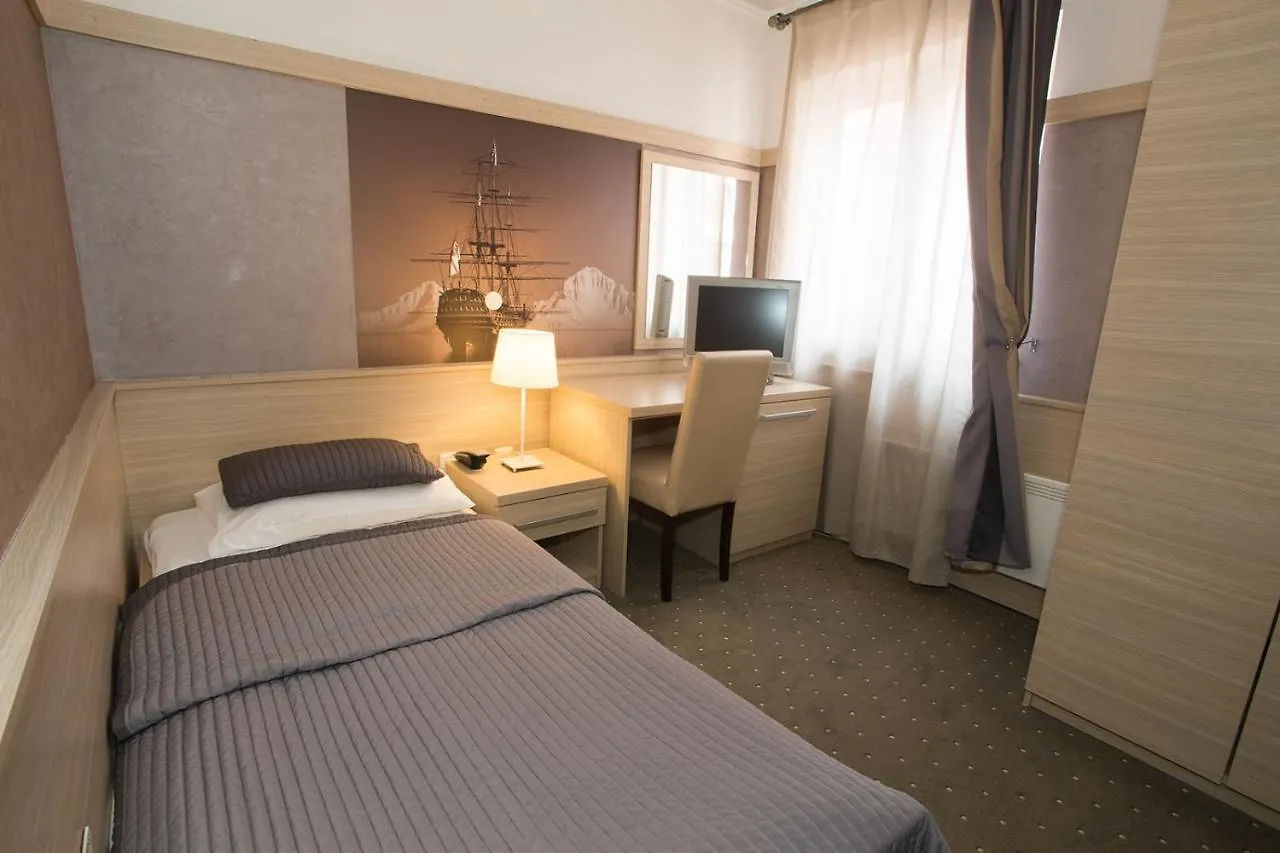 ***  Hotel Galija Pula Croatie